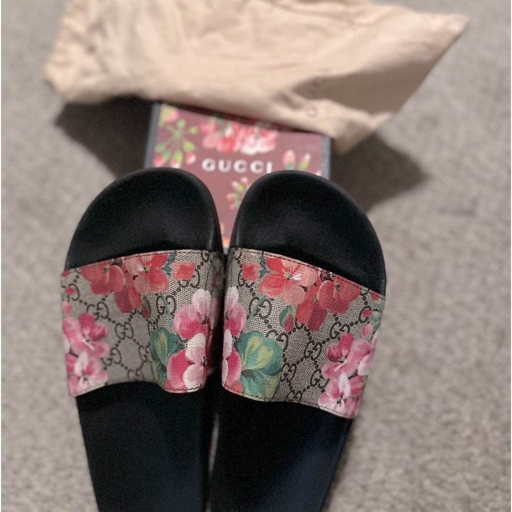 Gucci GG Blooms Supreme Floral Slides